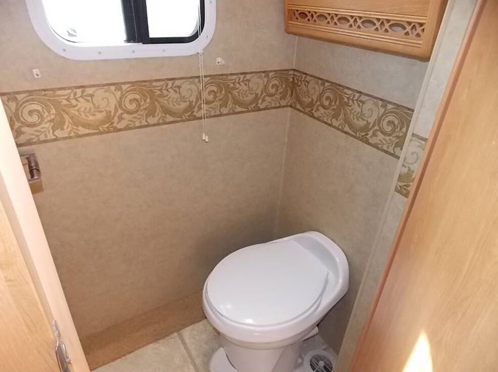Renovated Holiday Rambler 5th Wheel by @cleverfoxmama
