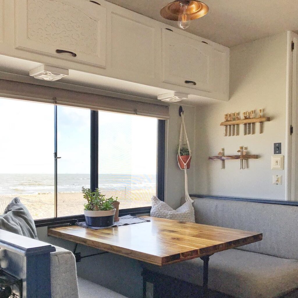 nautical 90's motorhome renovation