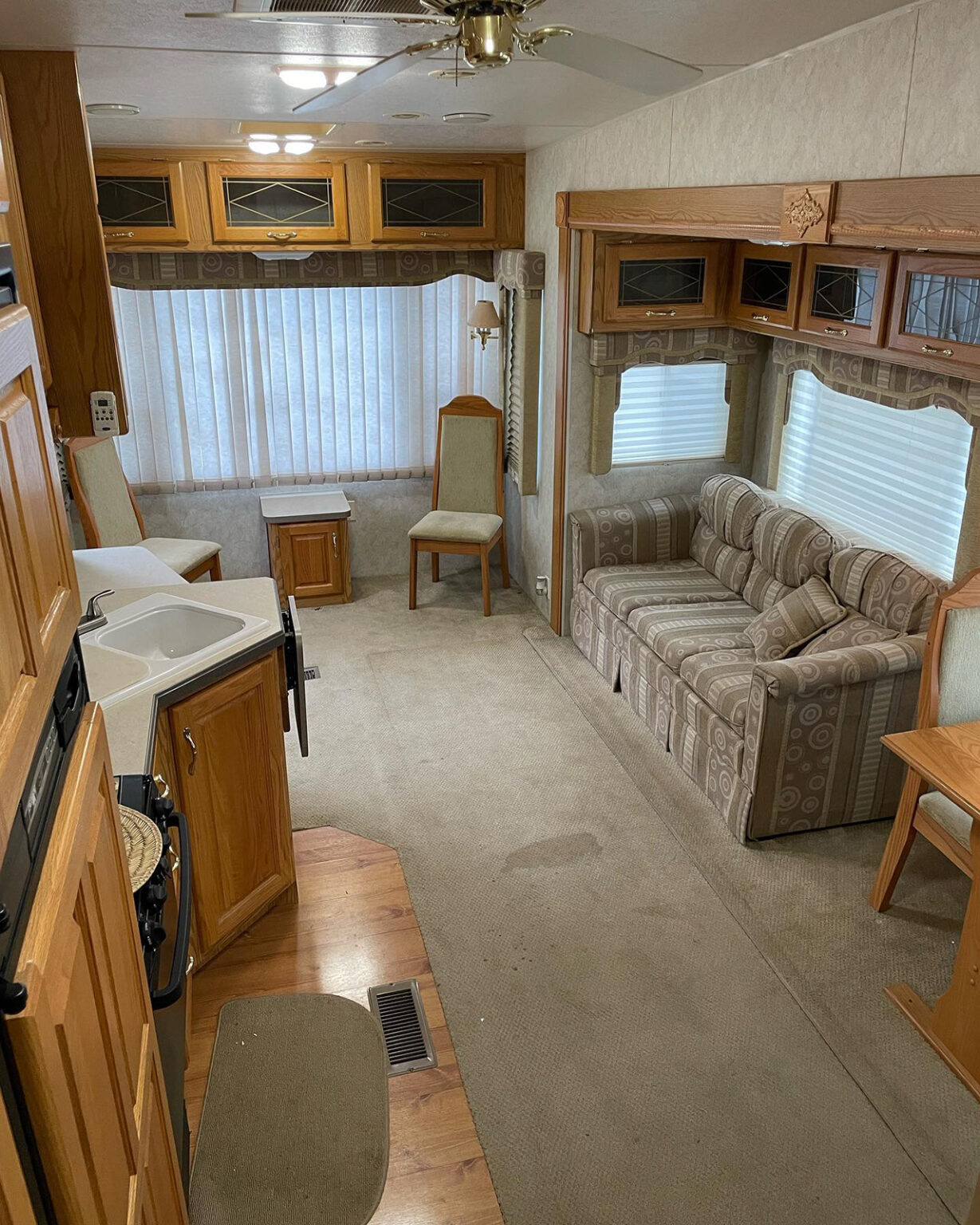 Renovated Holiday Rambler Alumascape by @rv.crossing