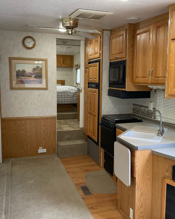 Renovated Holiday Rambler Alumascape by @rv.crossing