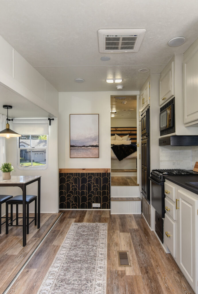 Renovated Holiday Rambler Alumascape by @rv.crossing